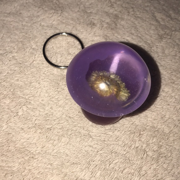 Epoxy resin mini mushroom 🍄 keychain purple & frosted pink - Picture 6 of 6